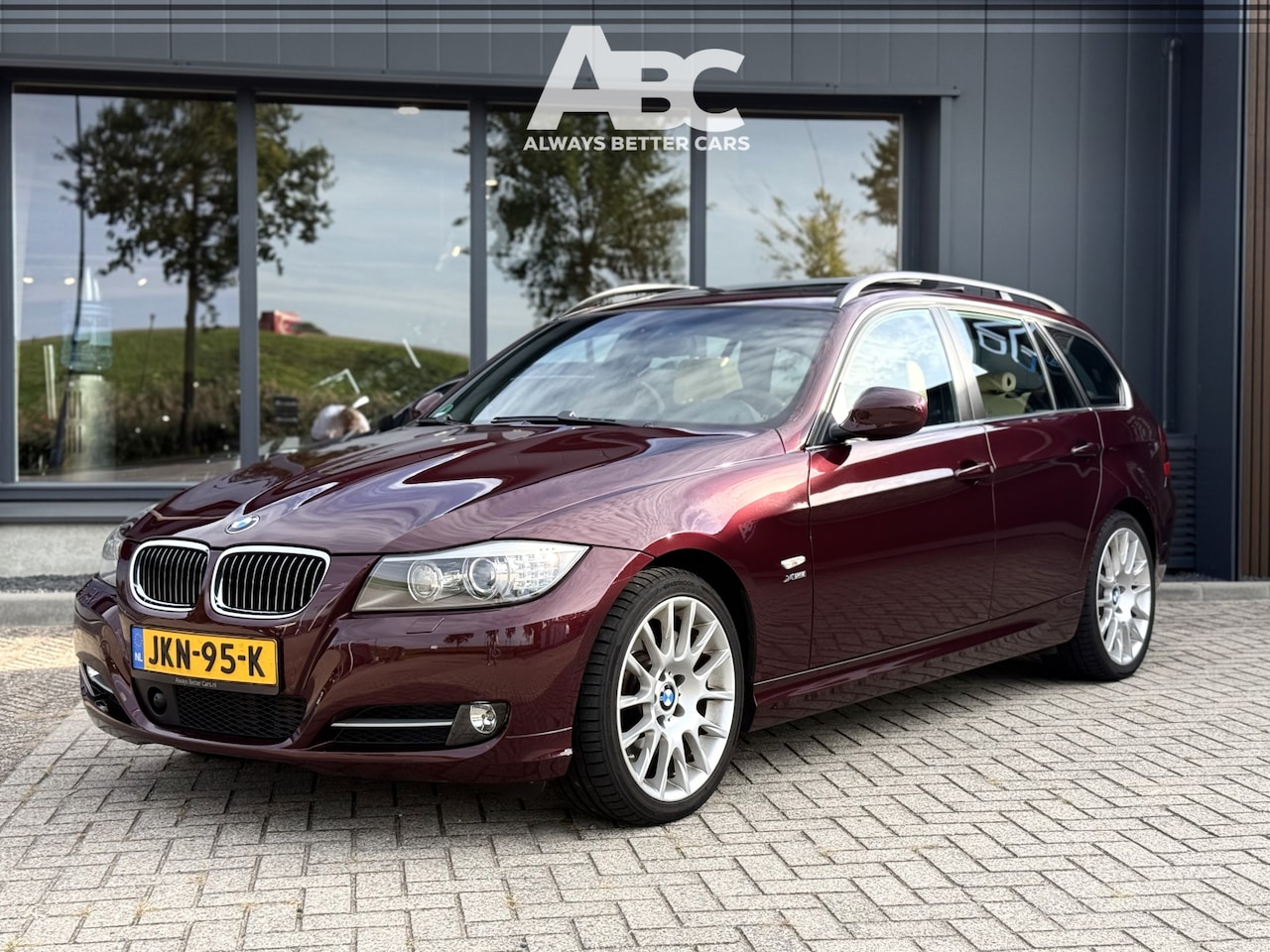 BMW 3-serie Touring - 335xi Executive Individual ACC Pano BTW Trekhaak Memory - AutoWereld.nl