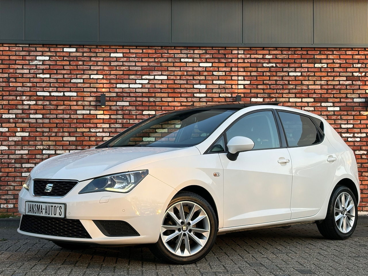 SEAT Ibiza - 1.0 Style Pano Carplay Led Stoelverw Pdc Clima Alcantara Voll.Onderhouden! - AutoWereld.nl