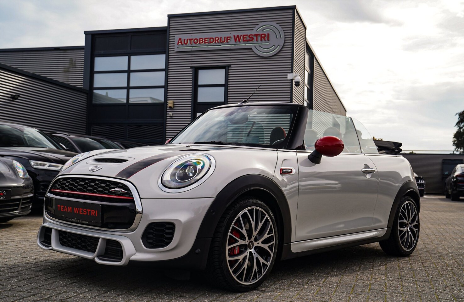 MINI Cabrio - 2.0 John Cooper Works Chili | Cabriolet | Luxe Leder / Alcantara | Harman/Kardon | Camera - AutoWereld.nl
