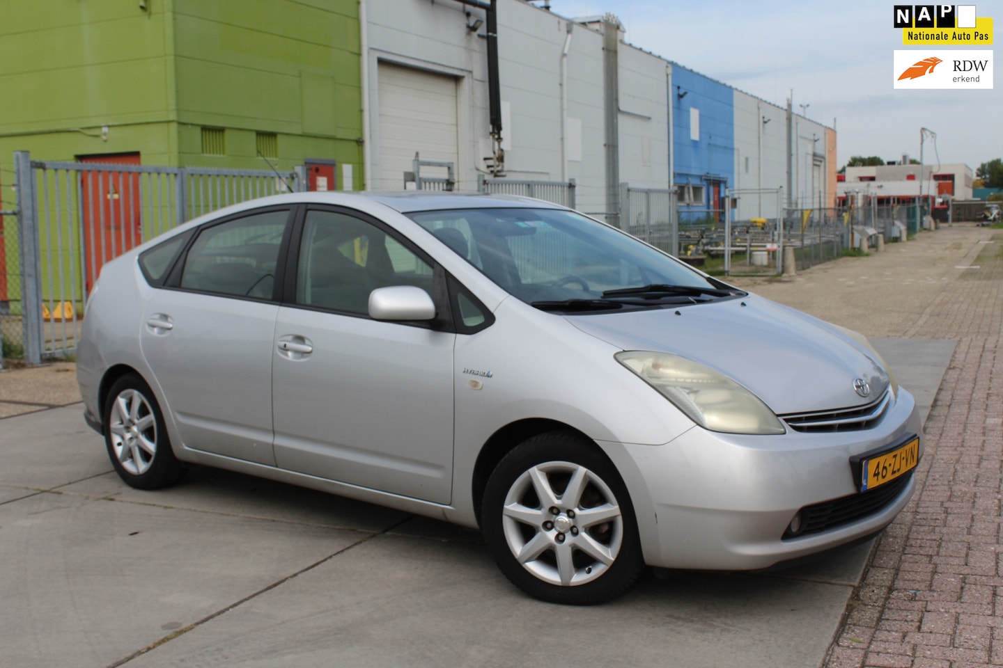 Toyota Prius - 1.5 VVT-i Tech Edition navi camera cruise dealer onderhouden - AutoWereld.nl