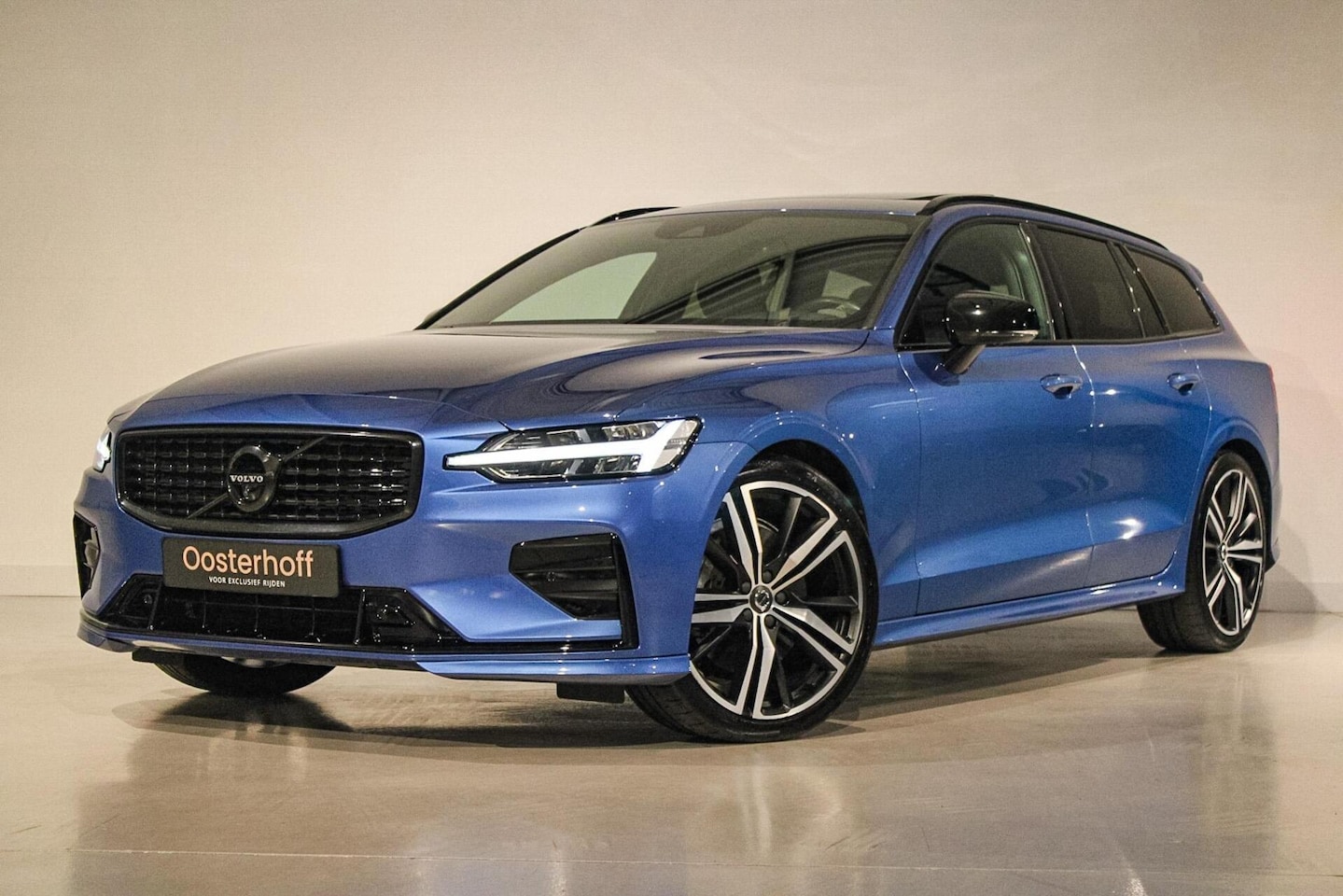 Volvo V60 - 2.0 T5 R-Design PANO | H&K | 20 " | TREKH | POLEST - AutoWereld.nl