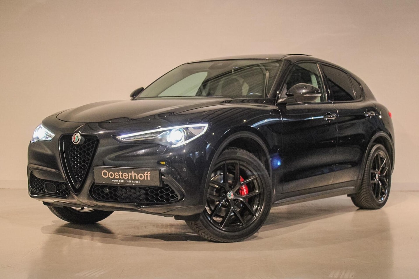 Alfa Romeo Stelvio - 2.0 T AWD Q4 First Edition PANO | LEER - AutoWereld.nl
