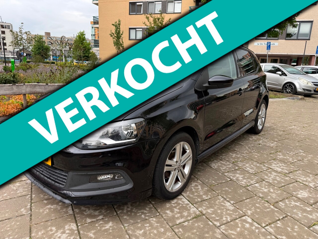 Volkswagen Polo - 1.2-12V | R-Line | Navi| CarPlay | Achteruitrijcamera - AutoWereld.nl