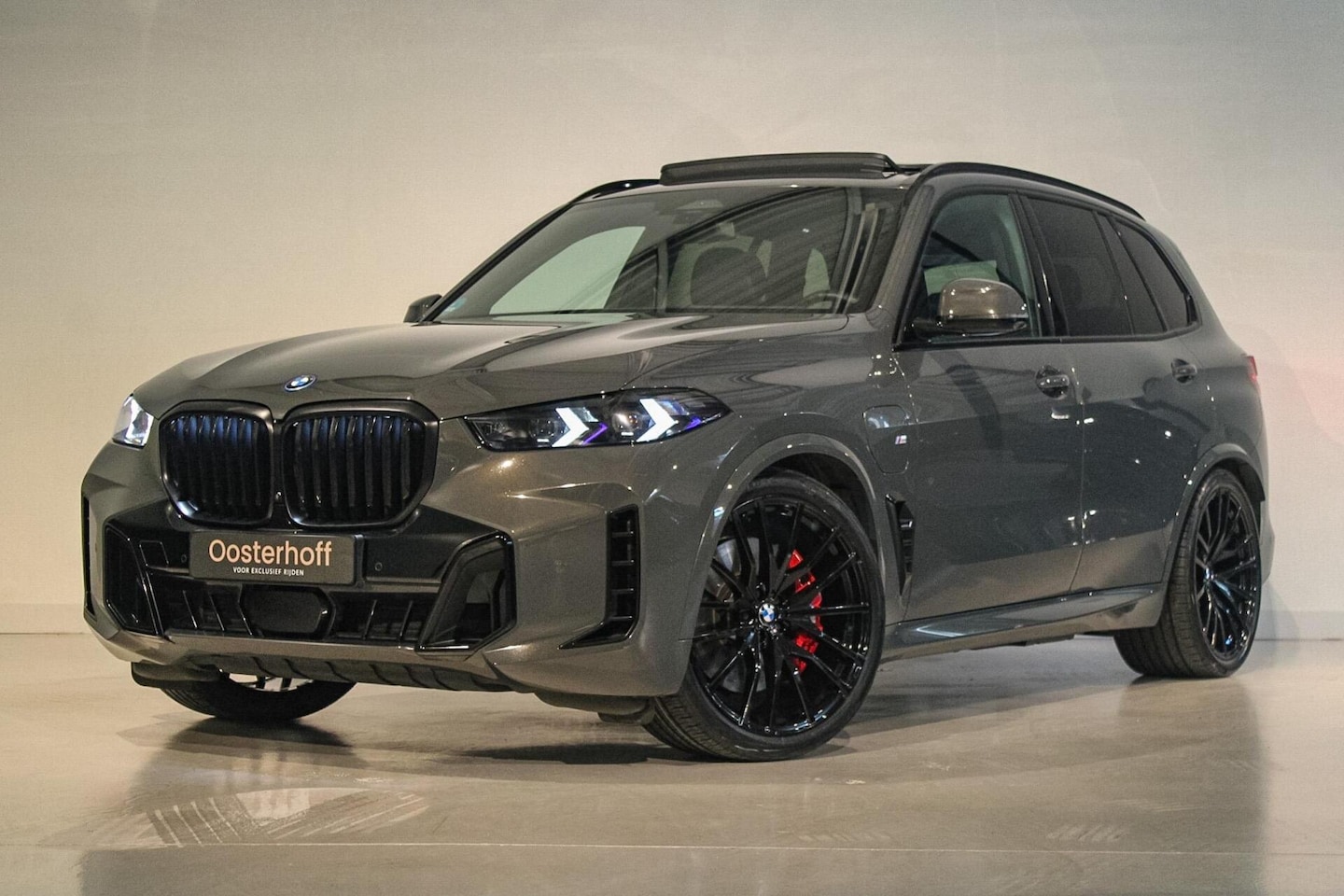 BMW X5 - xDrive50e M-sport Pro PANO | SKYLOUNGE | DRAVIT - AutoWereld.nl