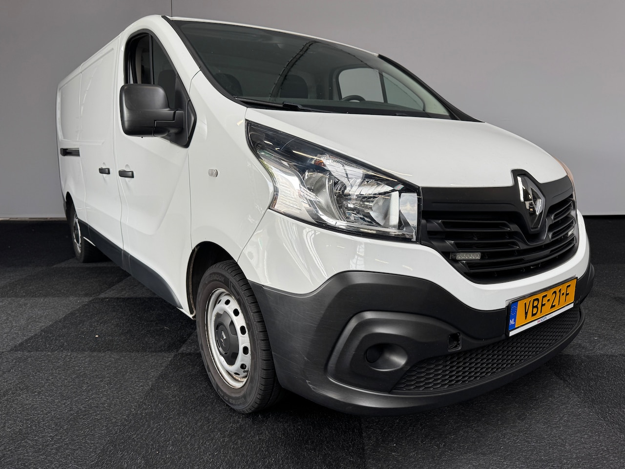 Renault Trafic - Trafic L2H1 T29 dCi 120 Comfort Euro 6 APK 5-2017 scheur in voorruit ! - AutoWereld.nl