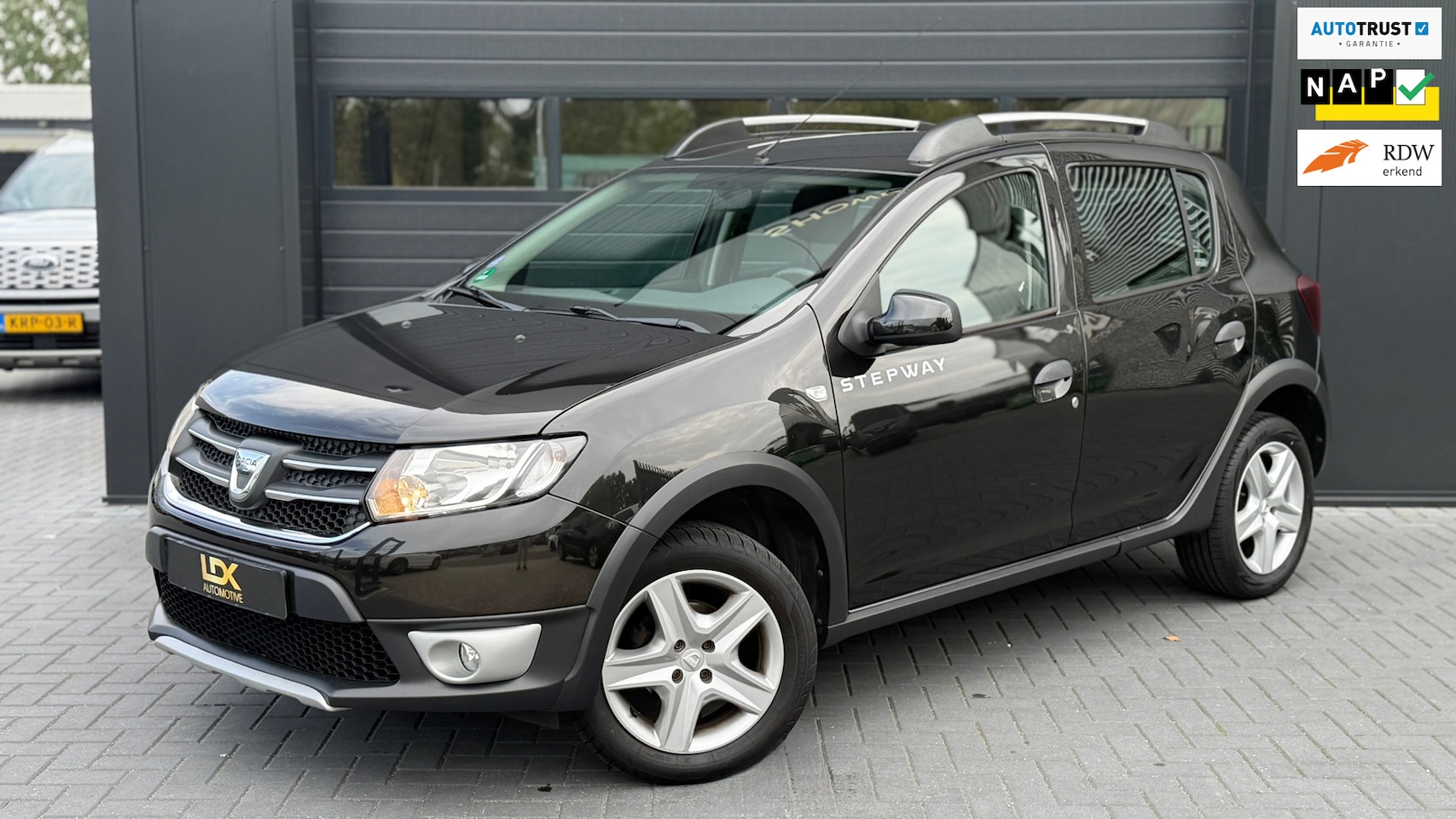 Dacia Sandero Stepway - 0.9 TCe Lauréate|Cruise|Navi|Bluethoot|PDC - AutoWereld.nl