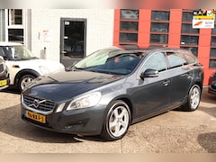 Volvo V60 - 2.0T Momentum , AUTOMAAT, 1/2 LEDER, NAVI