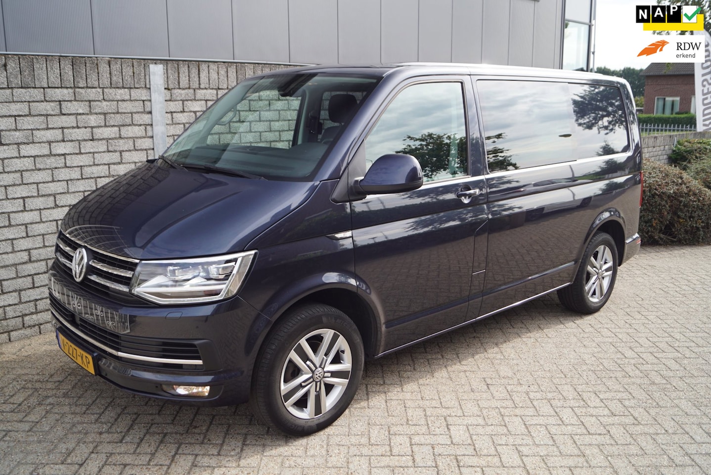 Volkswagen Transporter - 2.0 TDI L1H2 Highline Dubbel Cabine Autom Navi Camera Clima Adaptieve Cruise 2x PDC LMV Tr - AutoWereld.nl