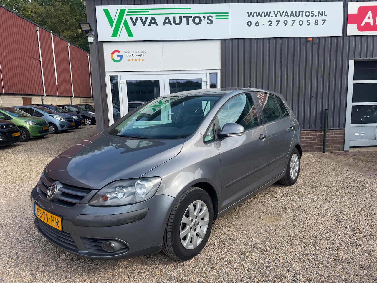 Volkswagen Golf Plus - 1.6 AUTOMAAT clima, cruise control, trekhaak, APK 08-2027! - AutoWereld.nl