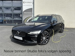 Volvo V60 - 2.0 T8 Plug-in hybrid AWD Ultimate Dark | Zwenkbare trekhaak | Panoramadak | Adaptieve cru