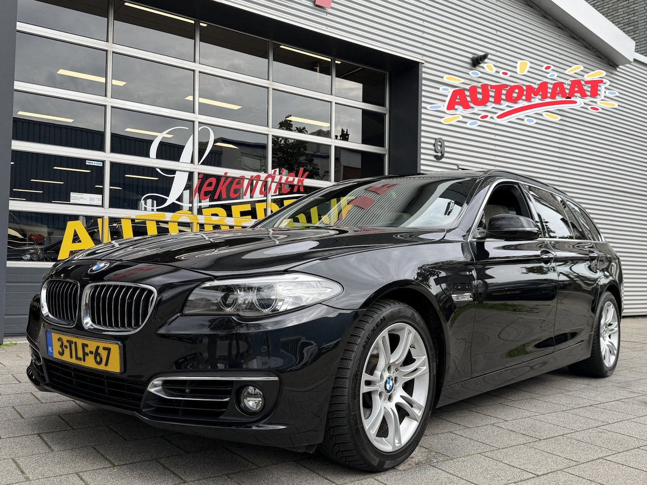 BMW 5-serie Touring - 520i High Executive - AUTOMAAT I Panorama dak I Leer I Navigatie I Sport interieur I Airco - AutoWereld.nl