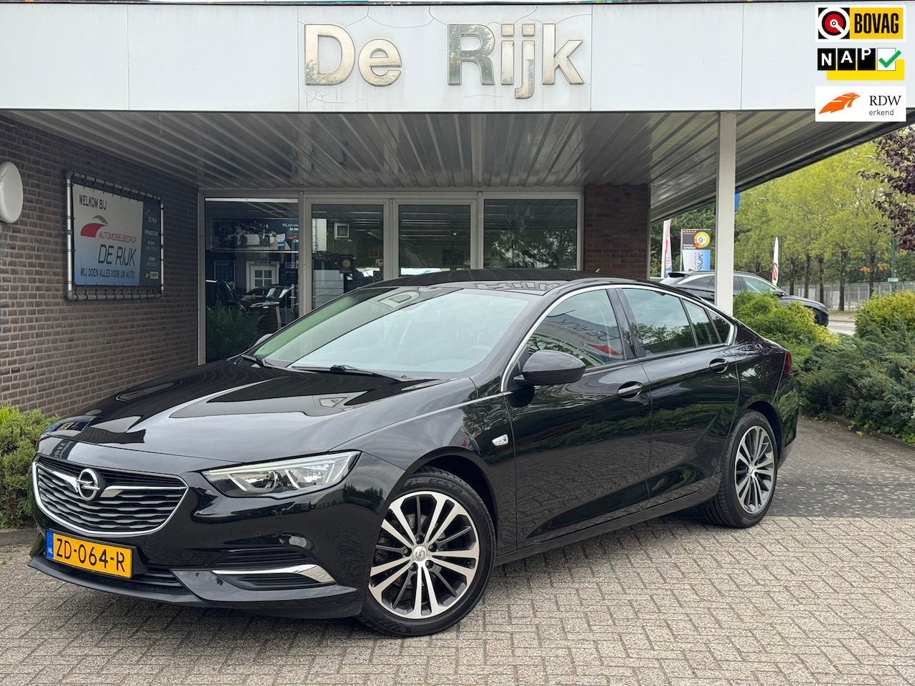 Opel Insignia Grand Sport - 1.5 Turbo Business Executive | Leder, Navi, Stoel+Stuurverw., Climate, Cruise, Trekhaak we - AutoWereld.nl