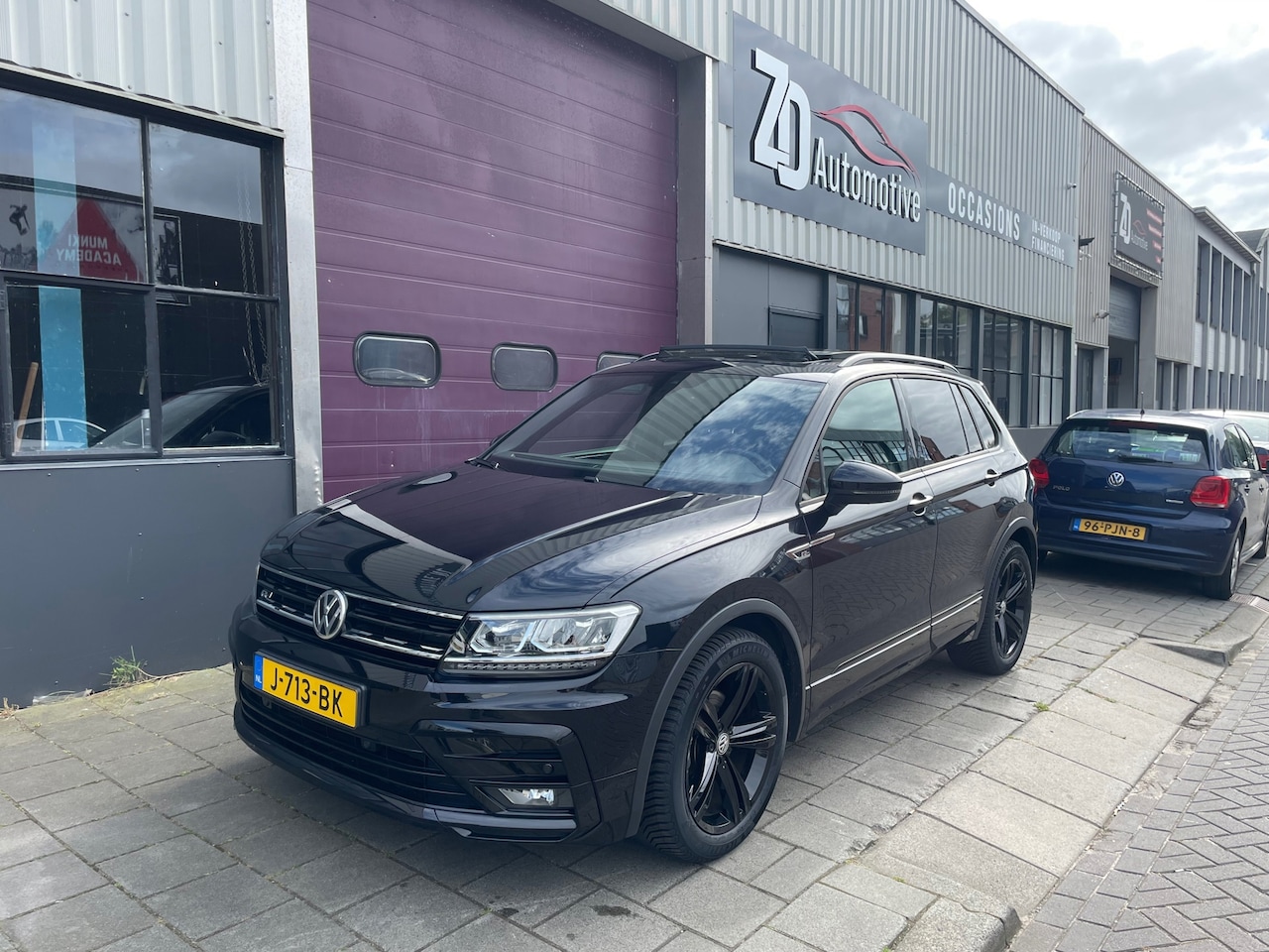 Volkswagen Tiguan - 1.5 TSI ACT Highline R-LINE Pano DSG 2020 NL Auto - AutoWereld.nl