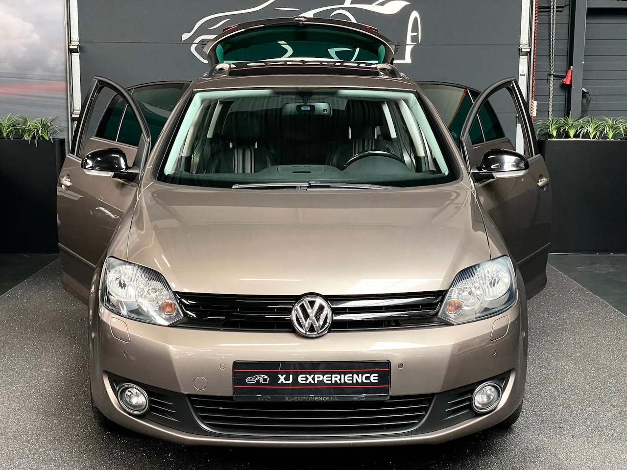 Volkswagen Golf Plus - 1.2 TSI Highline GLASDAK NAVI CARPLAY AIRCO LEER AUTOM - AutoWereld.nl