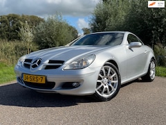 Mercedes-Benz SLK-klasse - 350 / Cabrio Hardtop / 2de Eigenaar / Ledere Stoelen Verwarmd en Airco / Navi / Full Optio