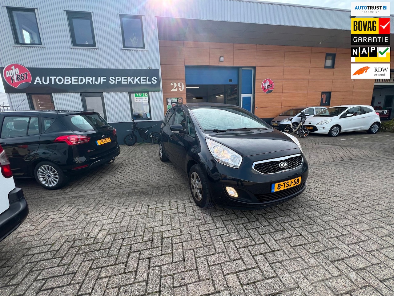Kia Venga - 1.4 CVVT ExecutiveLine Automaat achter uit camera 6 maanden garantie nieuwe apk beurt comp - AutoWereld.nl