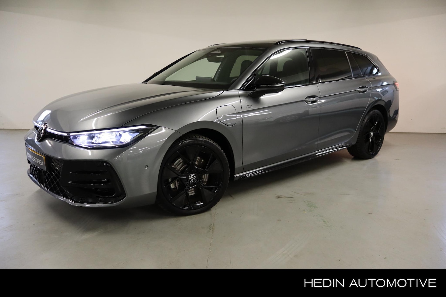 Volkswagen Passat Variant - Variant 1.5 eHybrid R-Line Edition | Multimedia Pakket Plus | Black Style Pakket Plus | Co - AutoWereld.nl