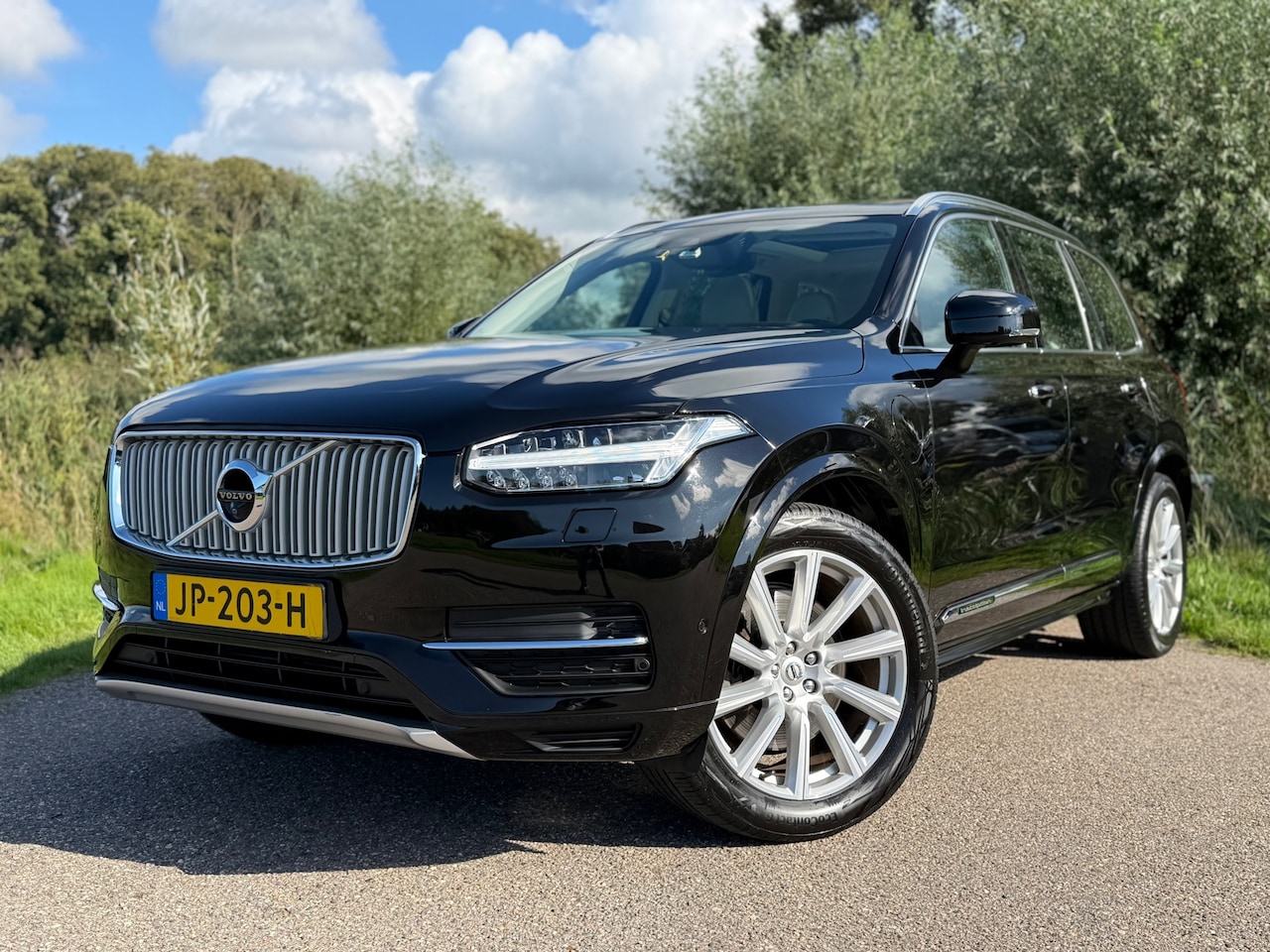 Volvo XC90 - 2.0 T8 Twin Engine AWD Inscription / 1 Eigenaar / Originele NL Auto / Full Option / Dealer - AutoWereld.nl