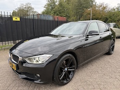 BMW 3-serie - 316i Upgrade Edition Leer/Navi/Cruise/PDC