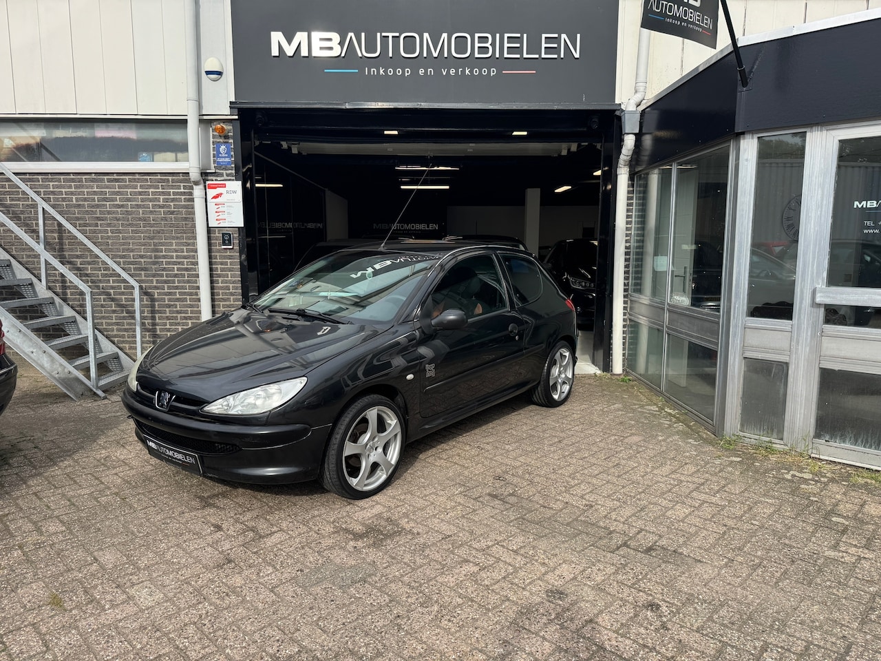 Peugeot 206 - 1.1 Pop' Art/sport velgen/Apk 07-2027/Zwart/sport Uitvoering! - AutoWereld.nl