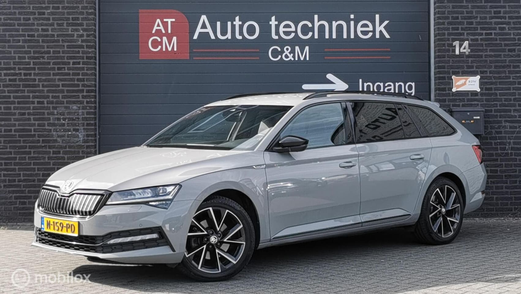 Skoda Superb Combi - 1.4 TSI iV SPORTLINE /225PK/DSG/ACC/360/ - AutoWereld.nl