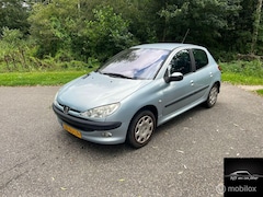 Peugeot 206 - 1.6-16V Gentry