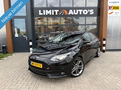 Ford Focus Wagon - 2.0 EcoBoost ST-3 Xenon/Climate/Navi/Camera/Pdc/Cruise/St.verwarming/Apk