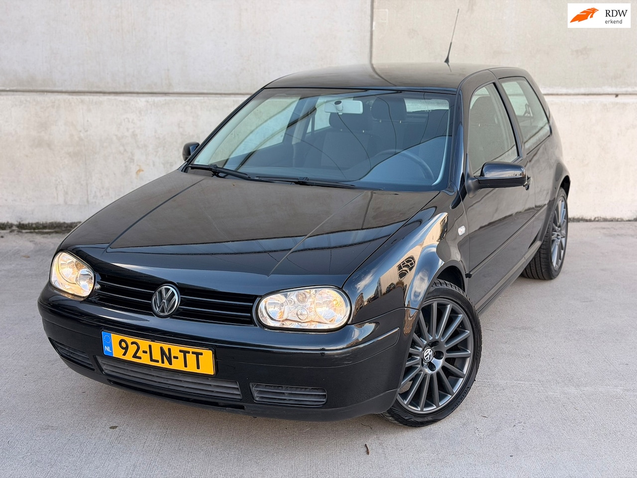 Volkswagen Golf - 1.6 Ocean Automaat Ori NL NAP 18'' R32 Clima Cruise PDC - AutoWereld.nl