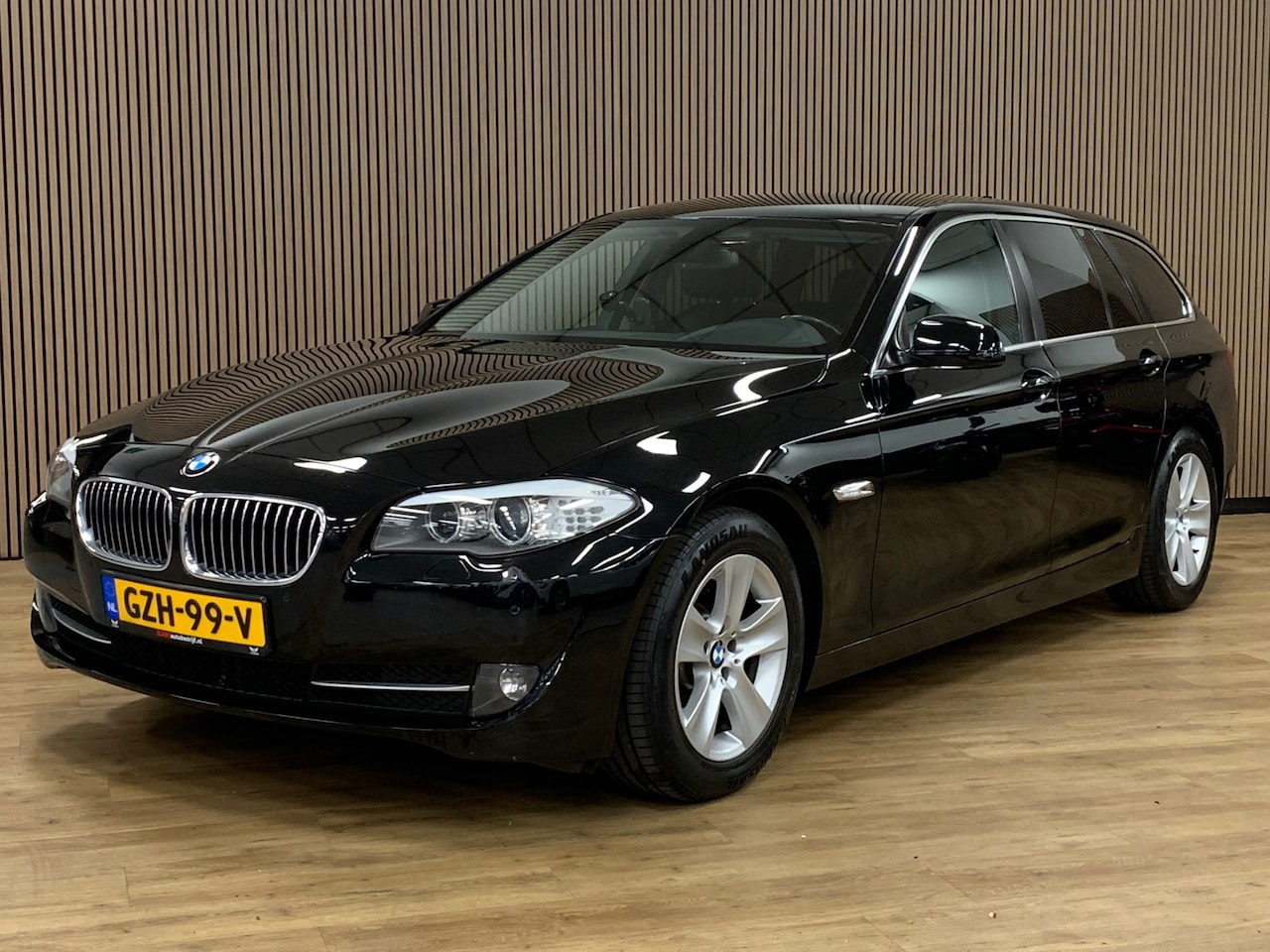 BMW 5-serie Touring - 523i High Executive|Navigatie|Climate Control| - AutoWereld.nl