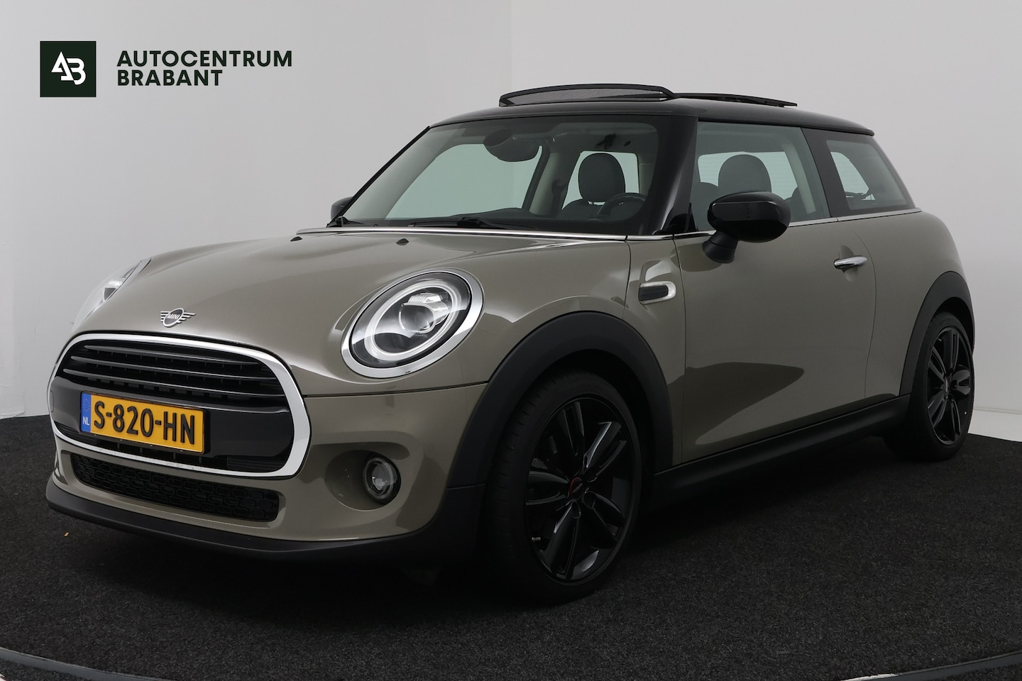 MINI 3-Deurs - 1.5 Cooper Pepper (PANORAMADAK, STOELVERWARMING, CARPLAY) - AutoWereld.nl