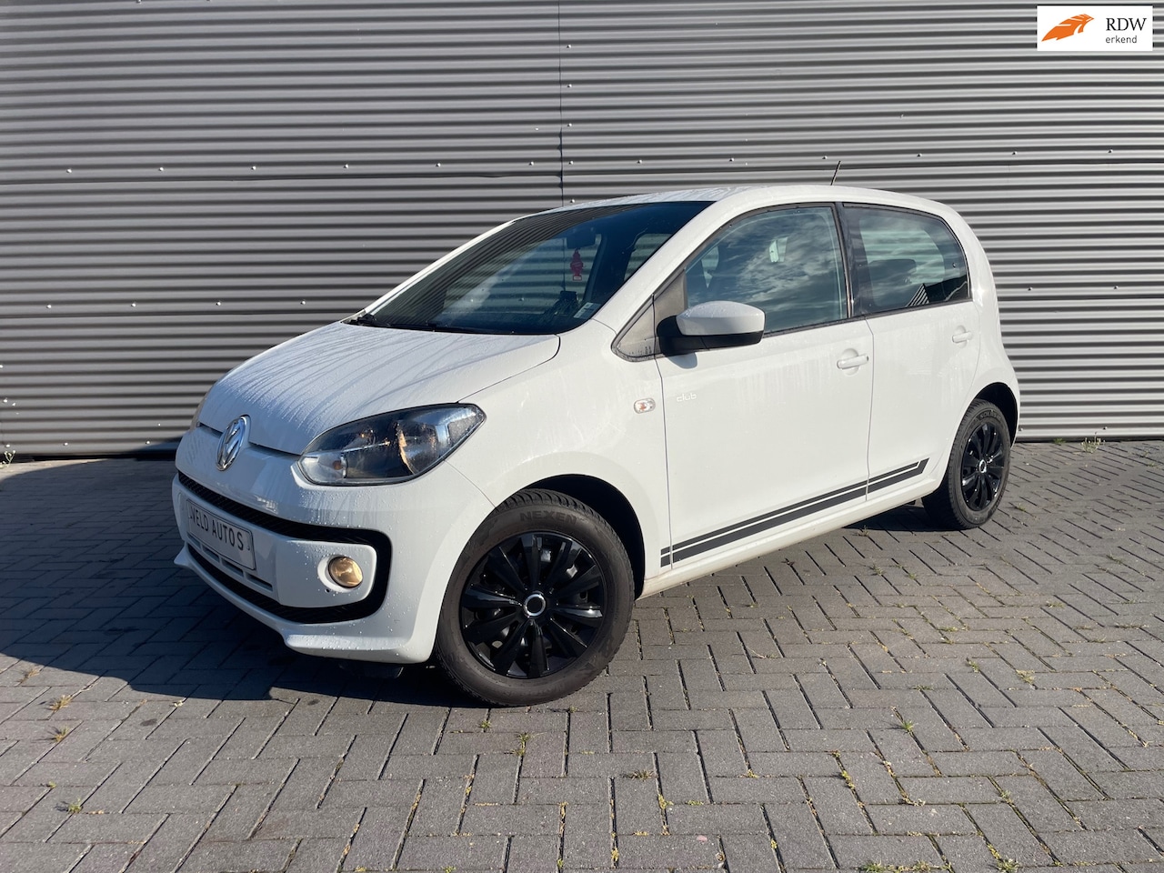 Volkswagen Up! - 1.0 club up met navi / airco / elek pakket - AutoWereld.nl