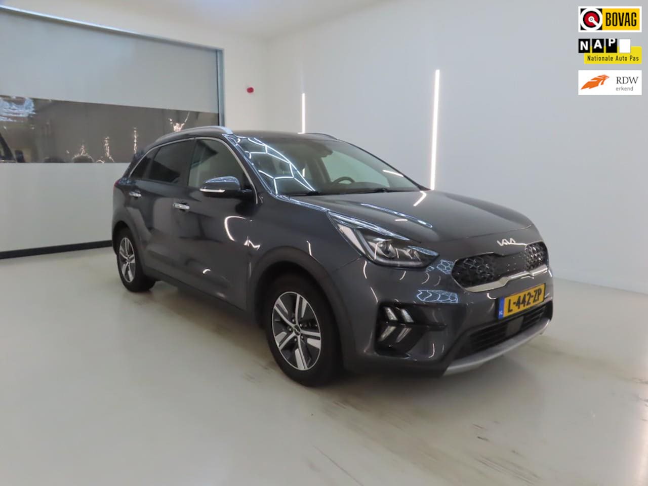 Kia Niro - 1.6 GDi Hybrid DynamicPlusLine+Led+Vitrual+Volleder+stoel/stuur-verw+breed-Navigatie+camer - AutoWereld.nl
