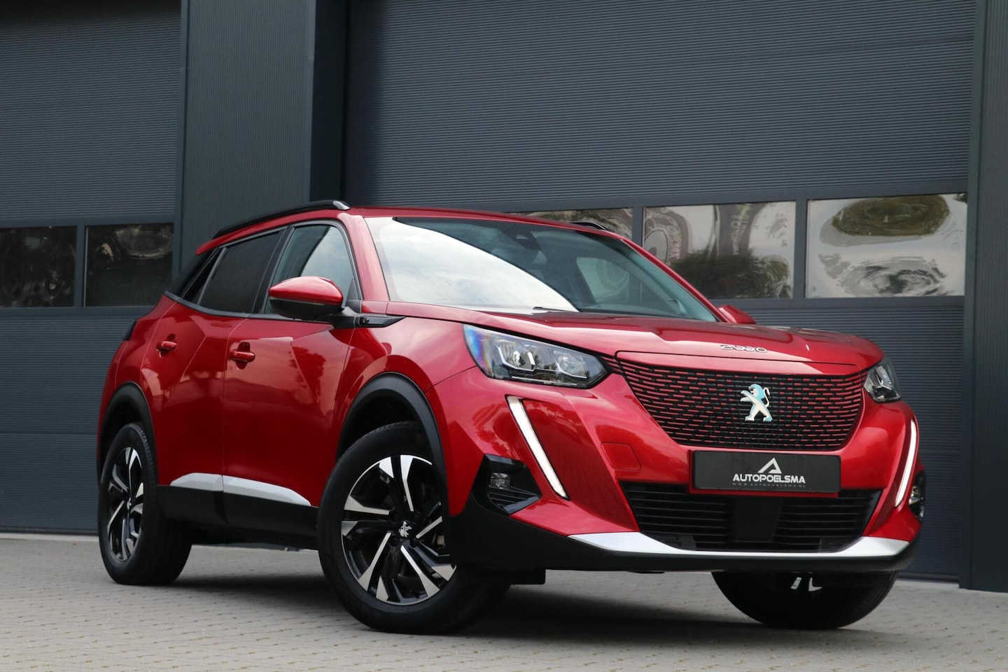 Peugeot e-2008 - EV Allure Pack 50 kWh Lane Assist PDC Camera Cruise Control Navi AppleCarPlay PrivacyGlass - AutoWereld.nl