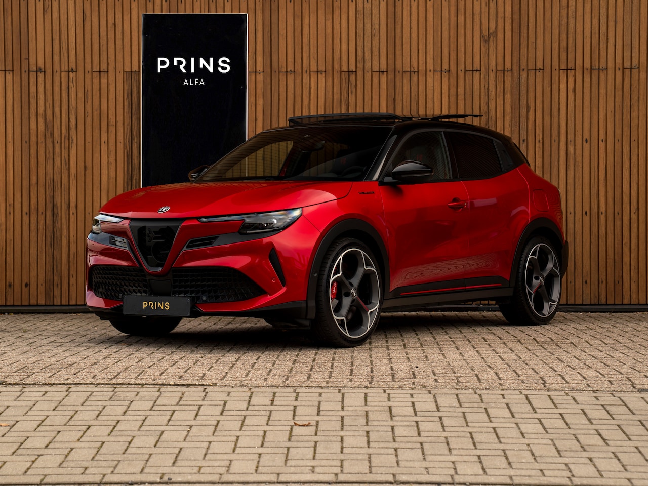 Alfa Romeo Junior - Elettrica Veloce 54 kWh | Corsa stoelen | Pano-dak | Techno Pack | Sport Pack - AutoWereld.nl