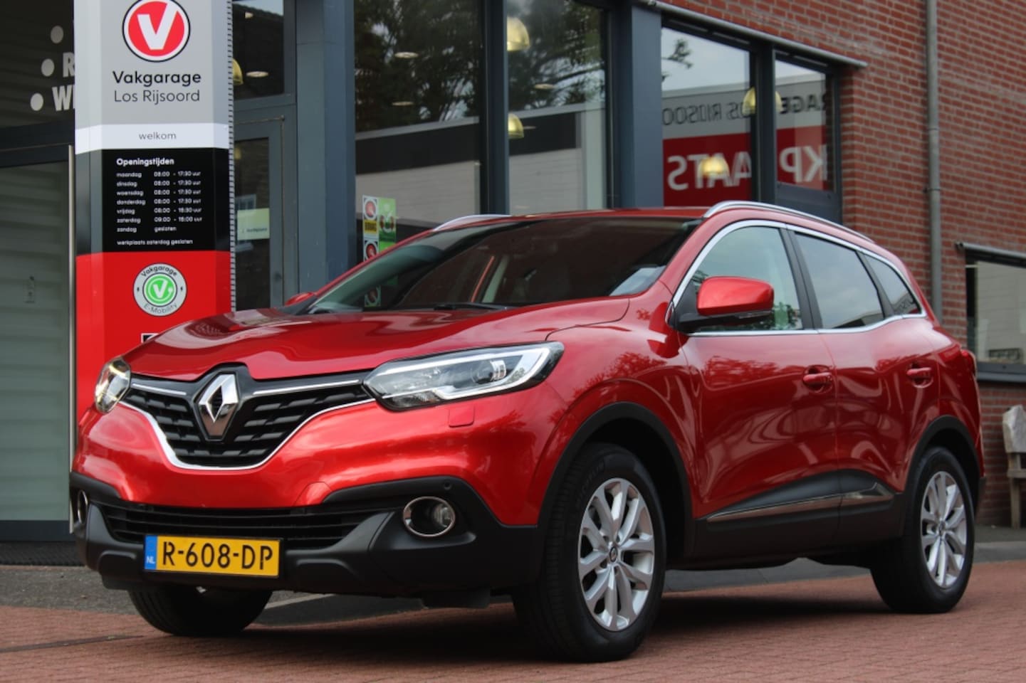 Renault Kadjar - Renault Kadjar 1.2 TCE *Life* | Nieuwe Ketting + APK | Camera | Half- Leder | Cruise & Cli - AutoWereld.nl