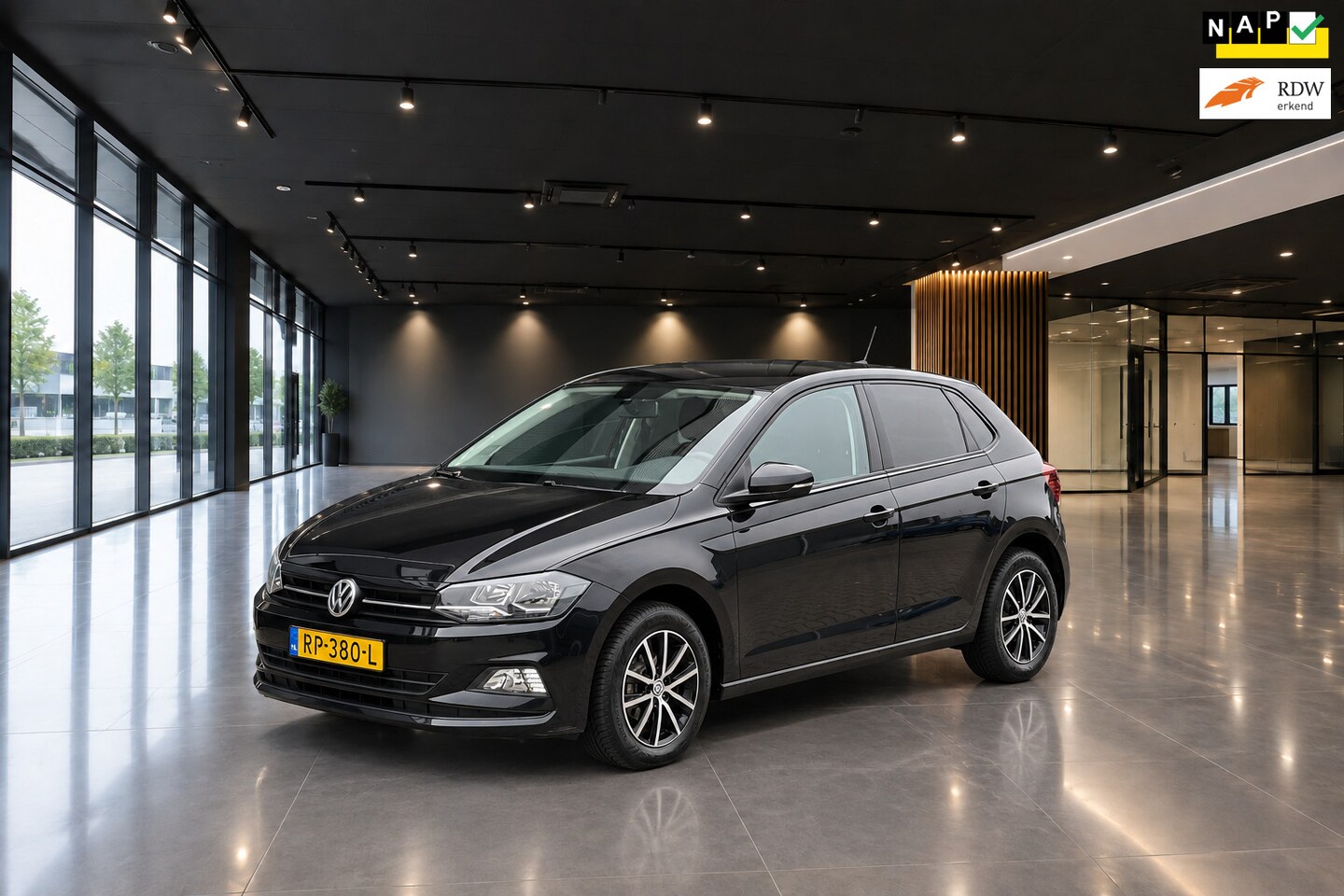 Volkswagen Polo - 1.0 TSI COMFORTLINE 5DRS NAVI LMV - AutoWereld.nl