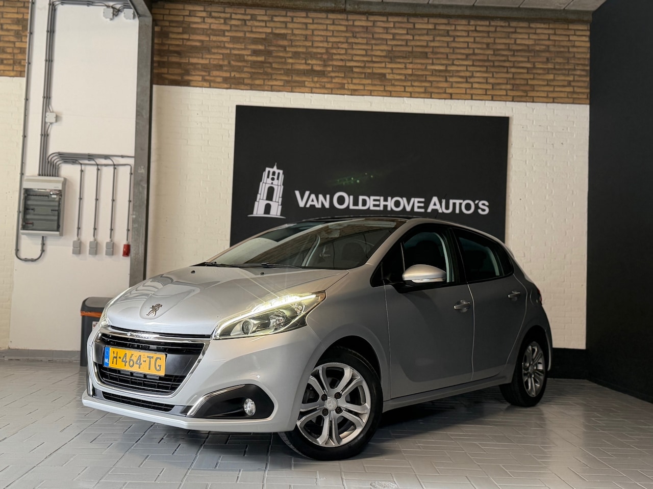 Peugeot 208 - 1.6 BlueHDi Blue Lease Apple CarPlay | Navi | Cruise | PDC | DAB - AutoWereld.nl