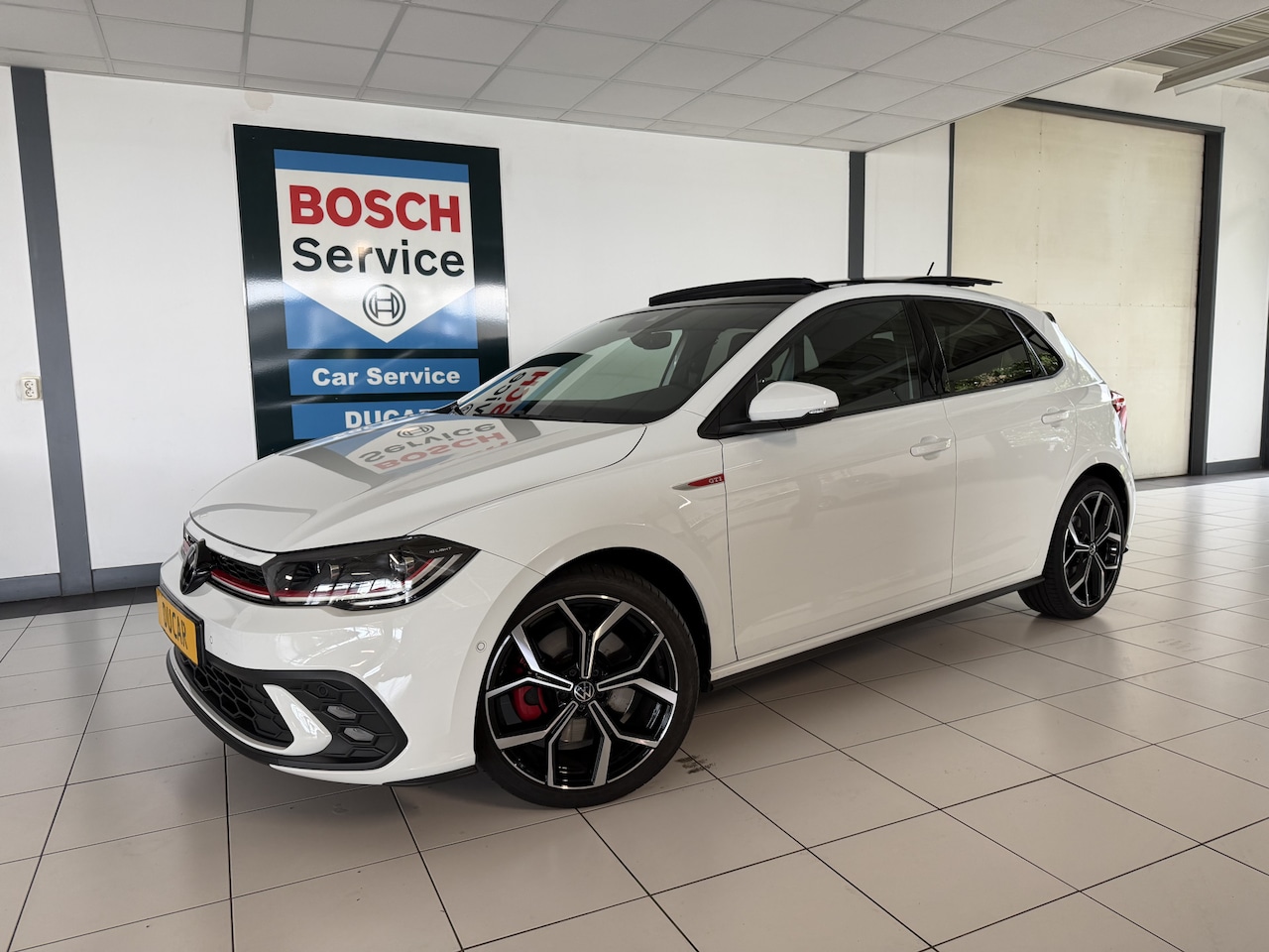 Volkswagen Polo - 2.0 TSI GTI Panoramadak / Camera / IQ Light / - AutoWereld.nl