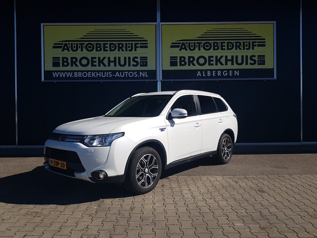 Mitsubishi Outlander - 2.0 PHEV Executive Edition X-Line 2.0 PHEV Executive Edition X-Line - AutoWereld.nl