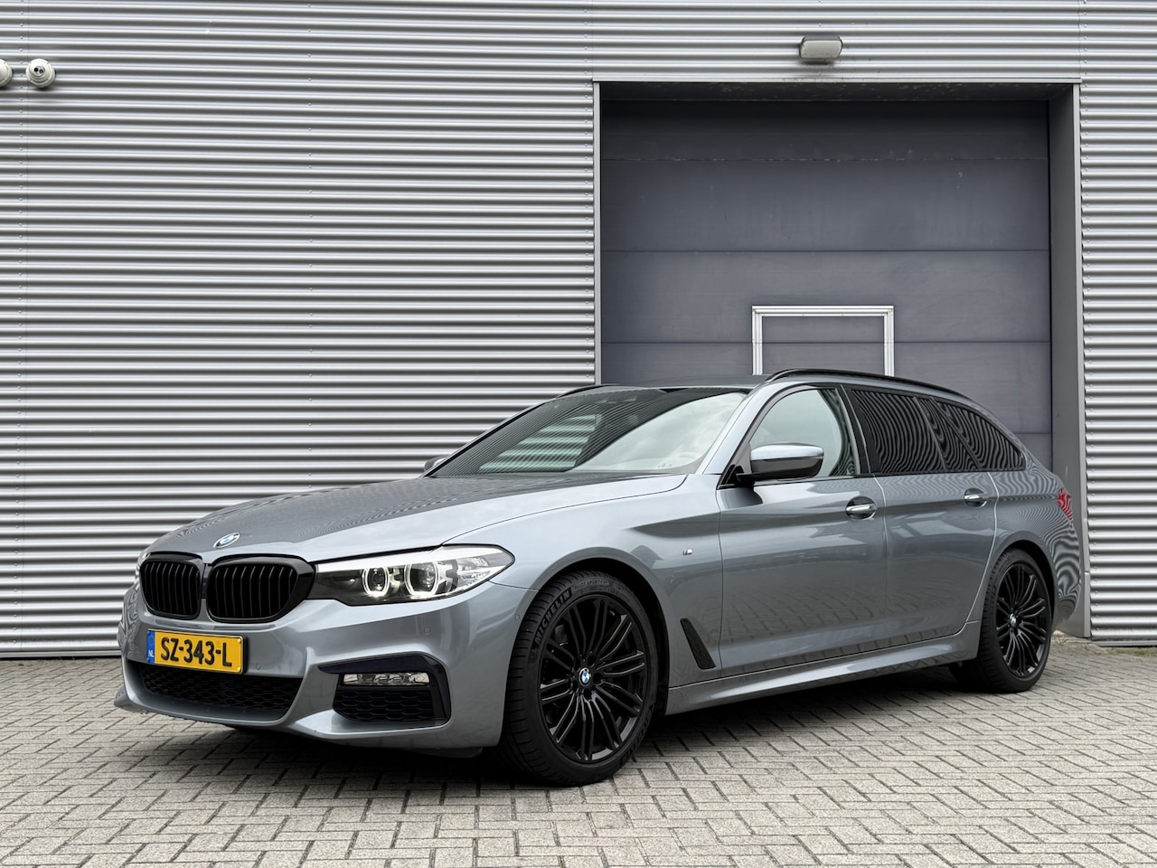 BMW 5-serie Touring - 520d High Executive Aut. I M-Pakket I Navi I Camera - AutoWereld.nl