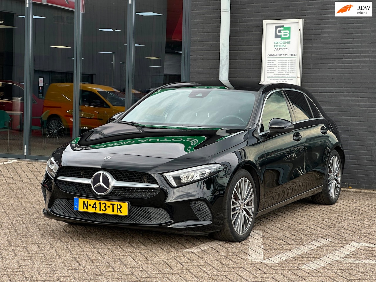 Mercedes-Benz A-klasse - 200 Business Solution AMG Upgrade/CAMERA/CARPLAY/NAVI/NETTE STAAT!! - AutoWereld.nl