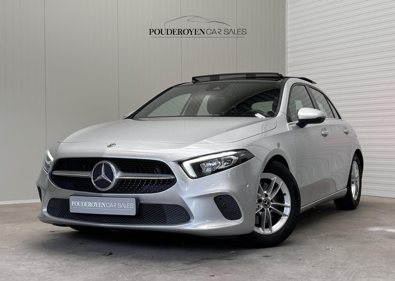 Mercedes-Benz A-klasse - 200 Premium / PANO / NL Auto / DealerOH / Camera / Navi / StoelVW / Keurige staat! - AutoWereld.nl