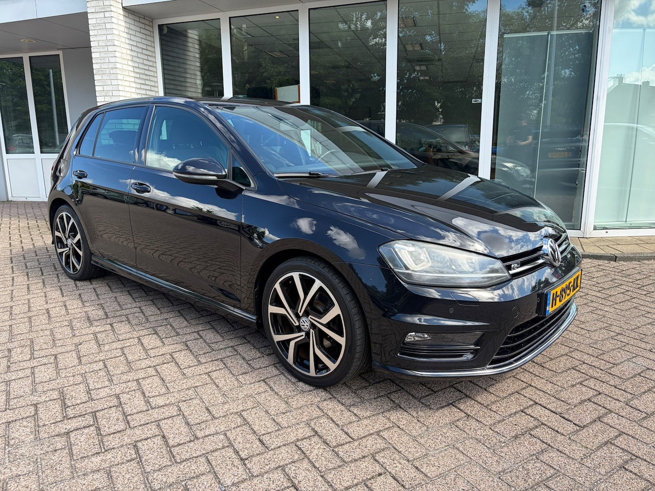 Volkswagen Golf - 1.4 TSI Highline / 2X R Line - AutoWereld.nl