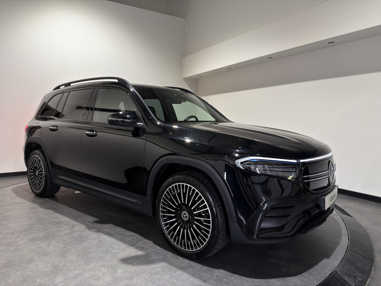 Mercedes-Benz EQB - 250+ Sport Edition 71 kWh | AMG-styling | Keyless | Panoramadak | Stoelen verwarmd - AutoWereld.nl