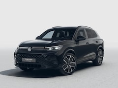 Volkswagen Tiguan - R-Line Edition 1.5 eHybrid 272 PK | 20" inch velgen | LED Matrix | Panoramadak | Trekhaak