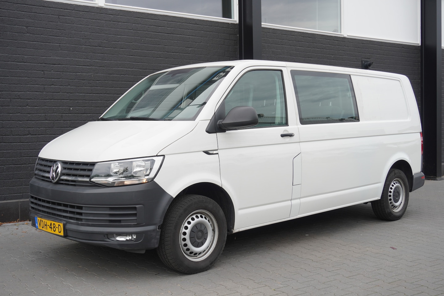 Volkswagen Transporter - 2.0 TDI L2 Dubbel Cabine EURO 6 - Airco - Cruise - PDC - €15.900,- Excl. - AutoWereld.nl