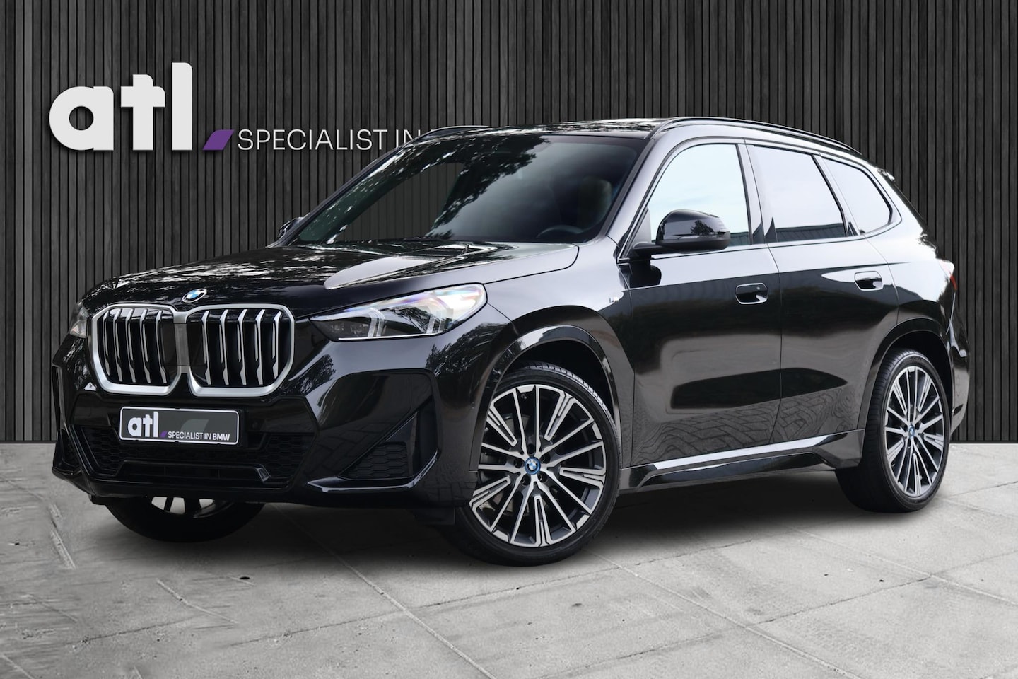 BMW X1 - sDrive20i M-Sport | Pano | 20"| H&K | ACC | Massage | Memory | Elektr. trekhaak | Keyless - AutoWereld.nl