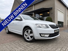 Skoda Octavia Combi - 1.4 TSI Ambition Business Trekhaak / Navigatie / All-Seasons