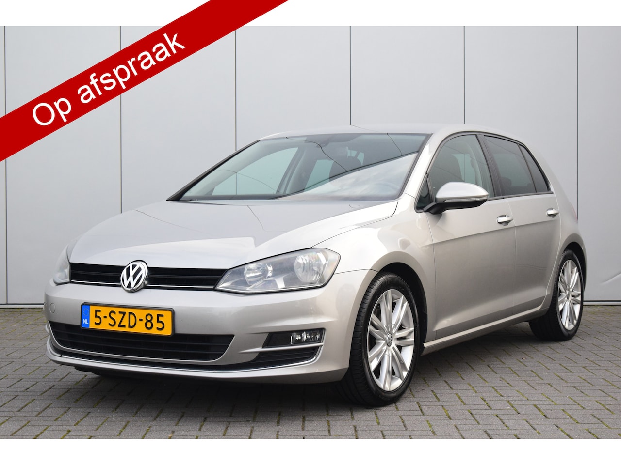 Volkswagen Golf - 1.2 TSI Highline Ecc Cruise Priv/Glass Licht/pakket Trekhaak - AutoWereld.nl