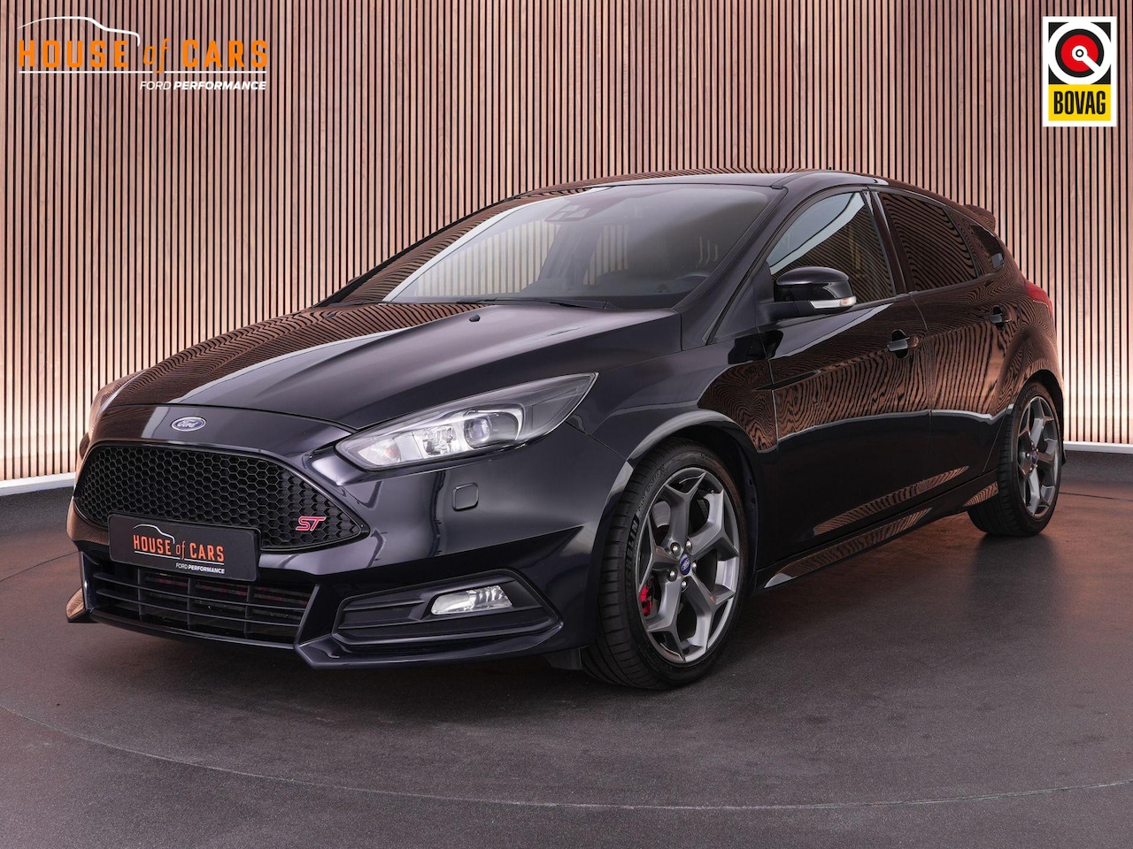 Ford Focus - ST-3 2.0 250pk |Recaro's leder|bluetooth|cruise control|blind spot|navi|parkeer camera|18" - AutoWereld.nl